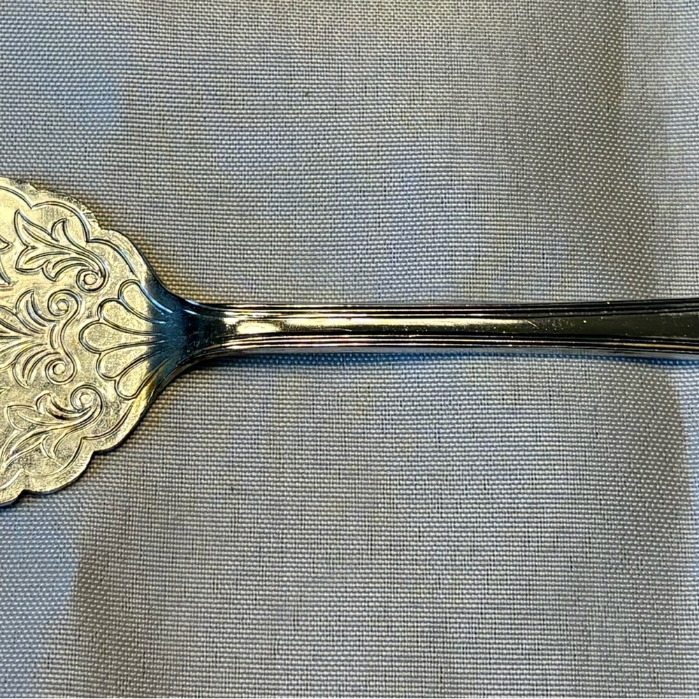 Vintage silver-plated cake or pie server